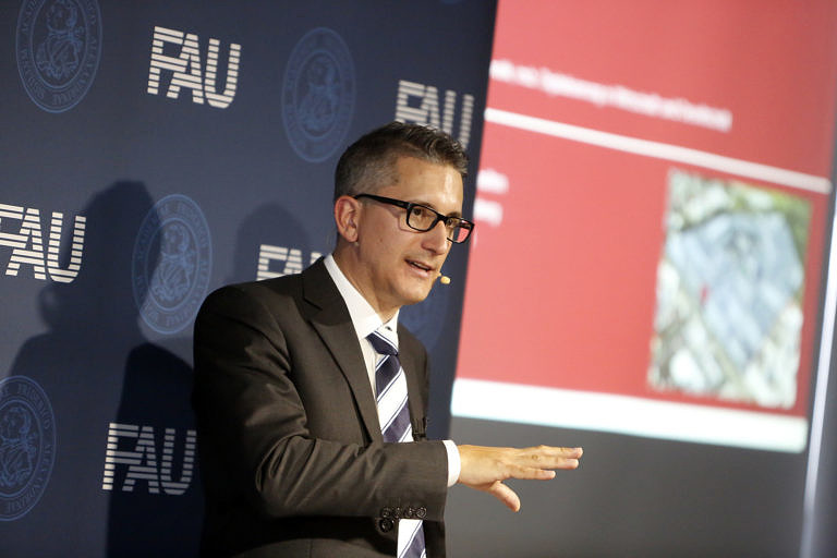 Aktuelles Ranking zeigt: Sven Laumer gehört zu den besten fünf BWL-Forschenden unter 40 im deutschsprachigen Raum